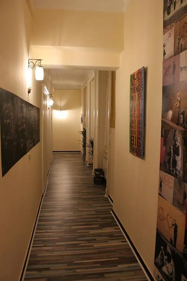 Victoria House Hostel Genoa