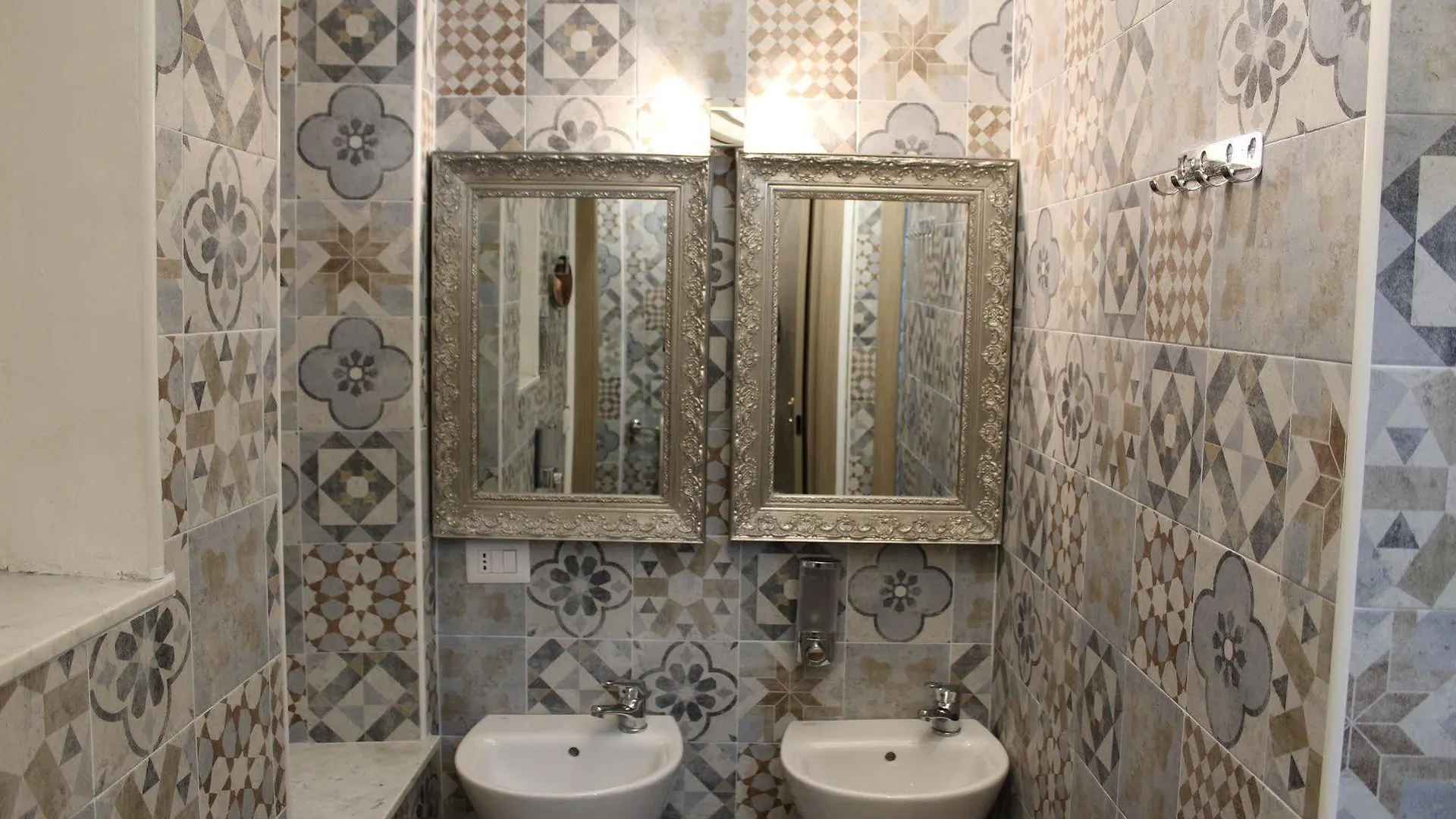 Victoria House Hostel Genoa