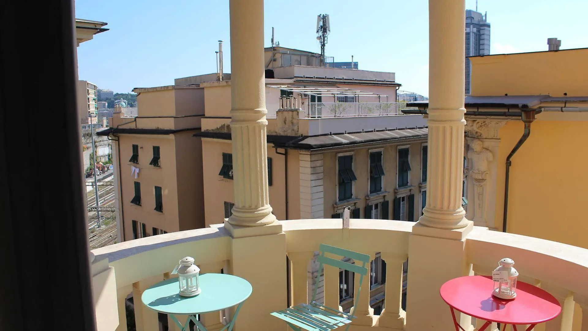 Victoria House Hostel Genoa Italy